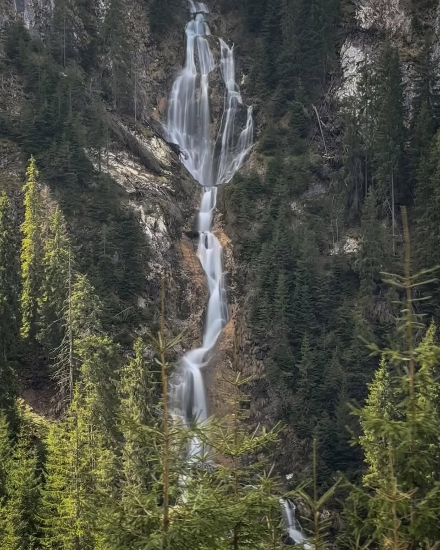 Cascada Cailor, Muntii Rodnei - la 8 km de The NEST Villa Borsa